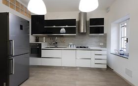 Monza Park Apartment